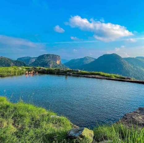 Nuwaragala Rock Trek