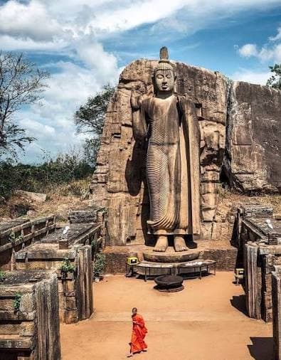 Aukana Buddha Statue