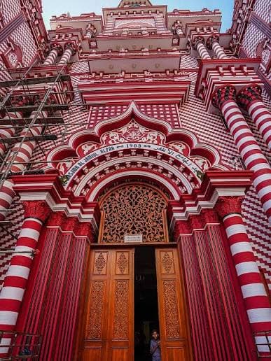 Pettah Market & Red Mosque